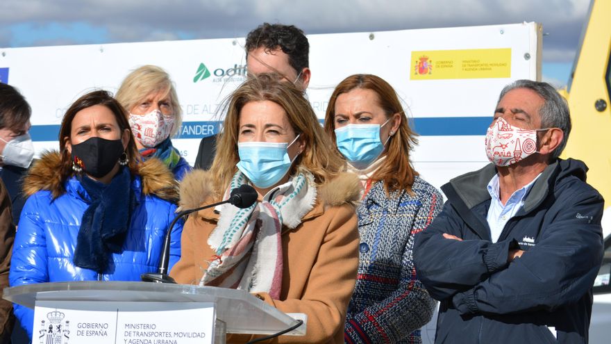 El Ministerio se compromete a "acercar" Cantabria al resto de España a través del AVE