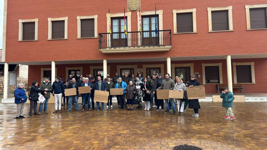 Los vecinos de Manjarrés reclaman explicaciones sobre la macrofábrica y la variante: "No queremos vivir en un polígono"