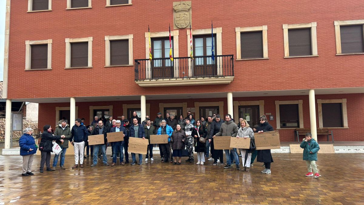 Los vecinos de Manjarrés reclaman explicaciones sobre la macrofábrica y la variante: "No queremos vivir en un polígono"