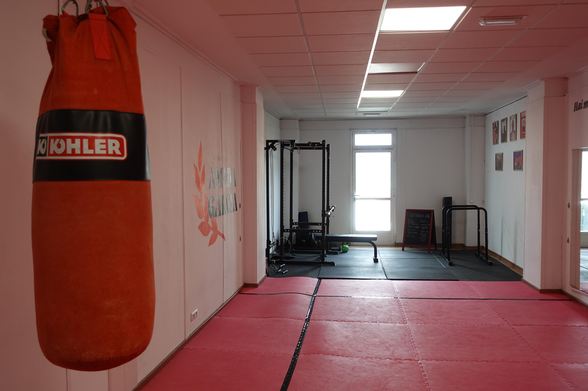 Interior del gimnasio popular Amada Garcia