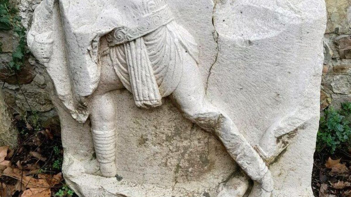 Descubren un monumento funerario con escenas de gladiadores a lo largo de la antigua Vía Apia