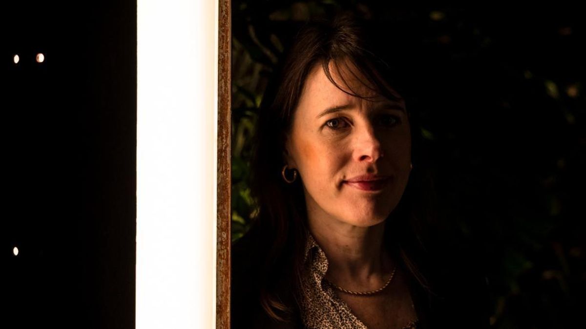 Betina Anton posa para elDiario.es en la librería Finestres de Barcelona.