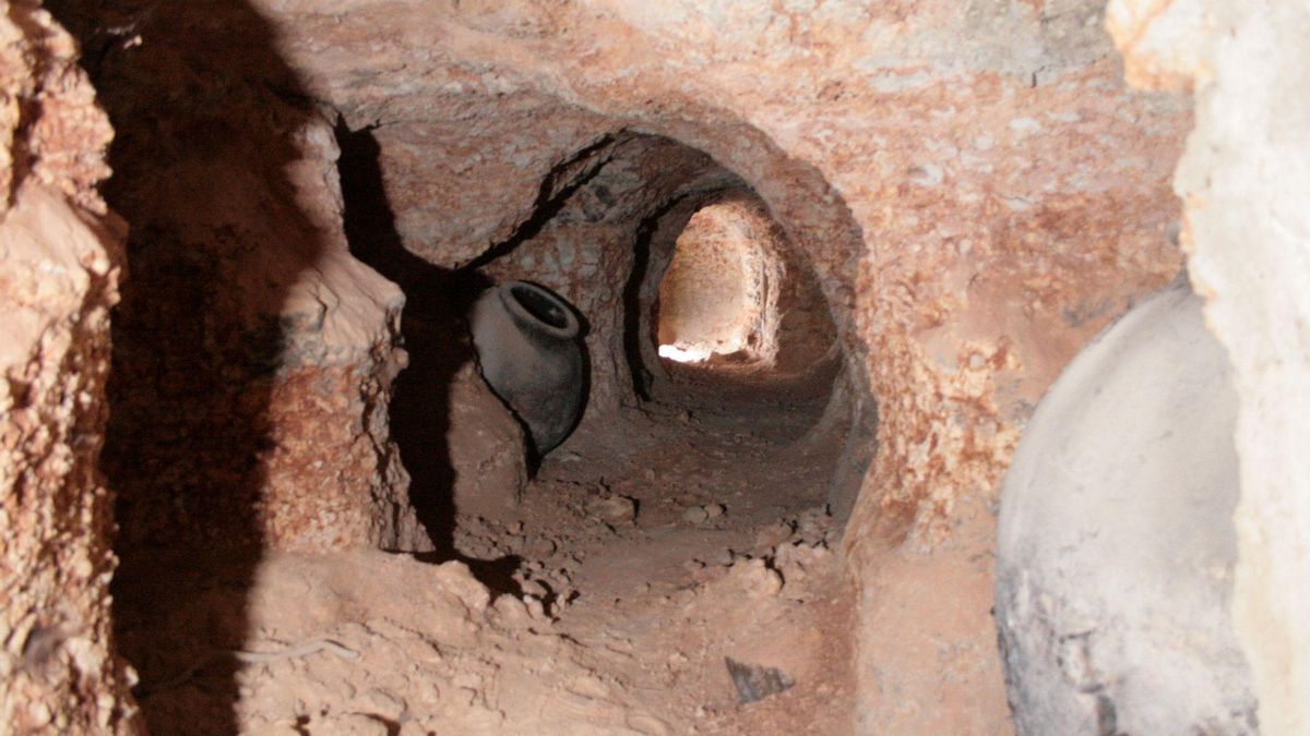 Cueva donde se albergaban tinajas