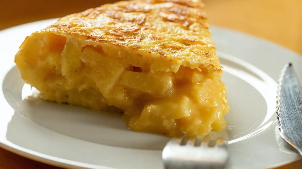 El departamento vasco de Salud interviene ante un brote de salmonelosis por comer tortilla en un bar de Eibar