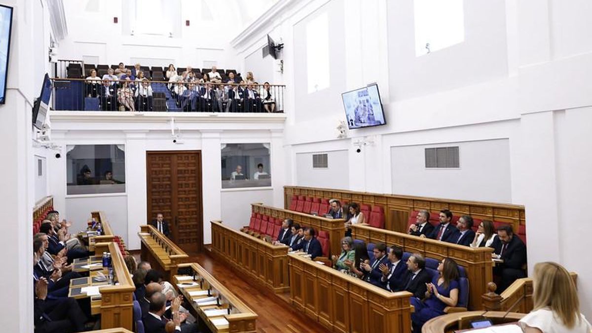 Las Cortes de Castilla-La Mancha aprueban reformar el Estatuto: "Hemos aprendido a reconocernos, sin complejos"