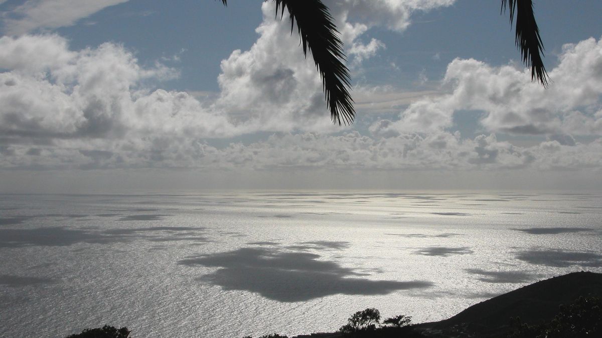 Suben las temperaturas en Canarias este viernes aunque continúan los cielos nubosos