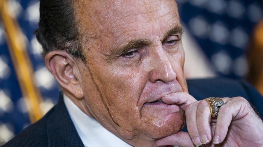 Un supuesto tinte le juega una mala pasada al abogado de Trump