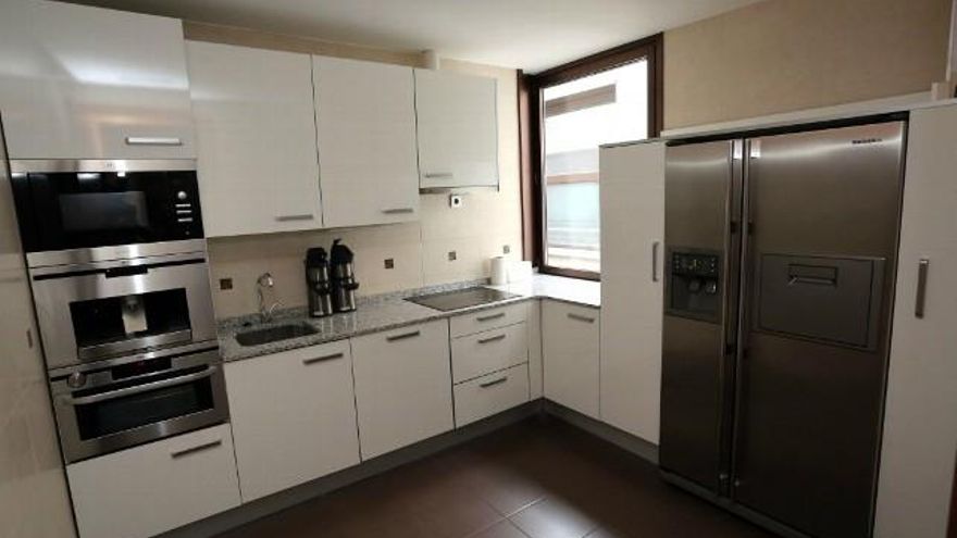 Rubén Cacho / ICAL Cocina del 'pisito' de las Cortes de Castilla y León