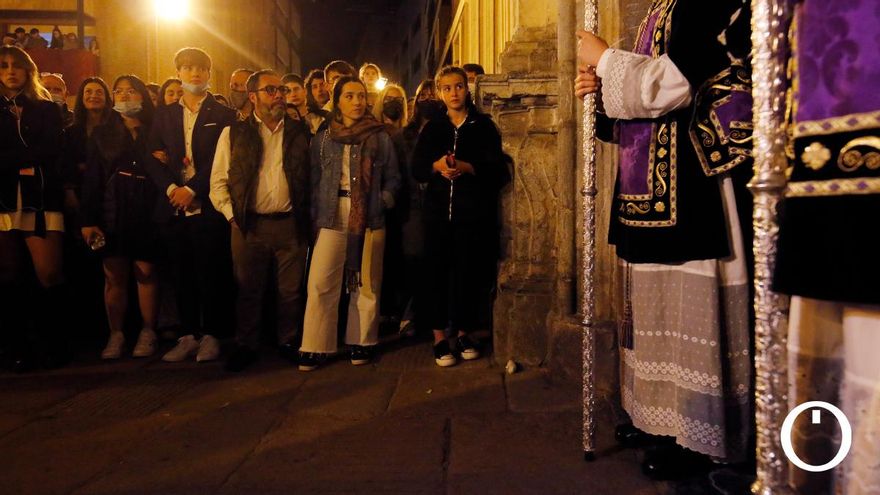 La Buena Muerte marca la madrugá del Viernes Santo