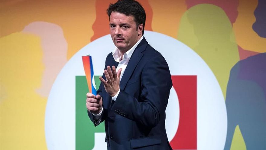 Renzi defiende su política de inmigración y dice que los sondeos no la cambiarán