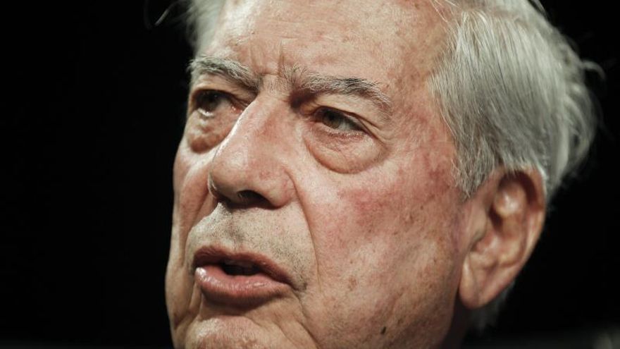 Vargas Llosa dice que concentración de medios es una amenaza contra la libertad de expresión