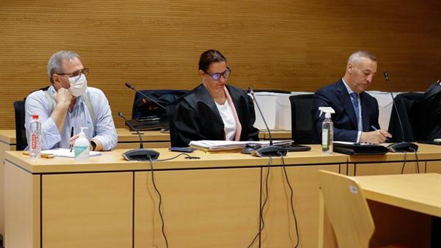 Exvigilantes de Seguridad Integral sostienen que trabajaban hasta 100 horas extra al mes y las cobraban como dietas