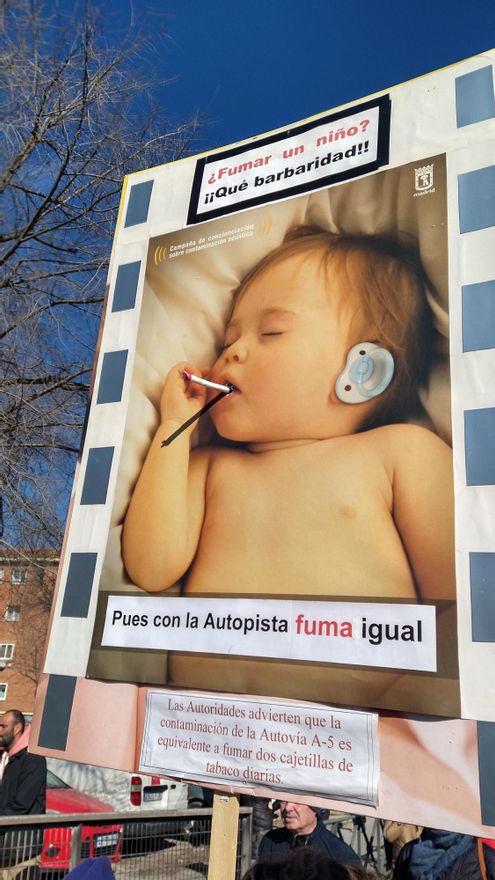 Uno de los carteles de la manifestación en Latina