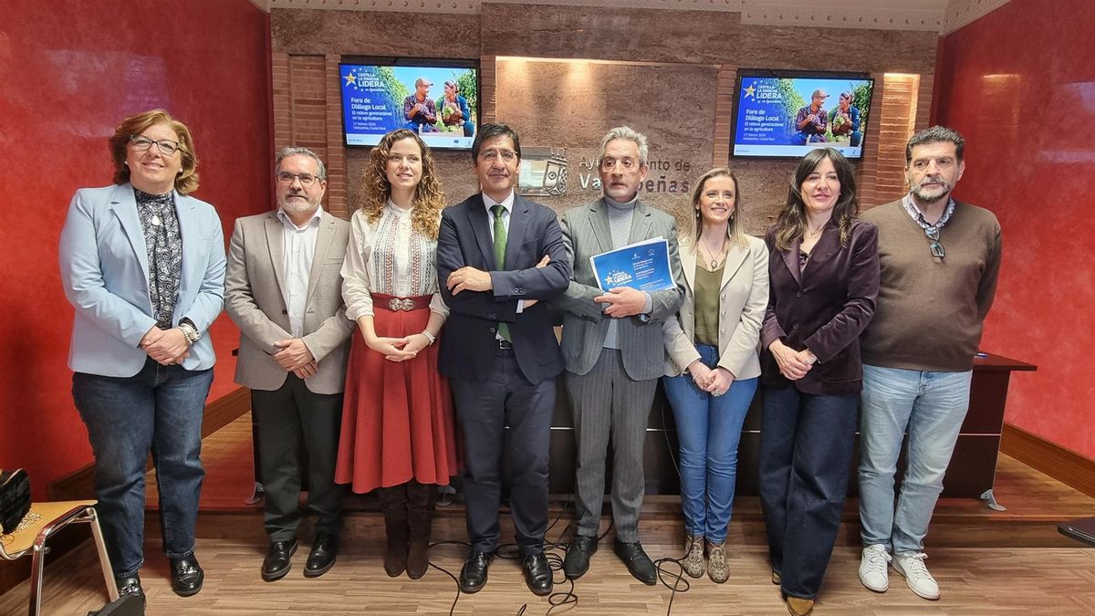 El ministro Planas estará el 27 de febrero en Valdepeñas en el foro sobre relevo generacional en el campo