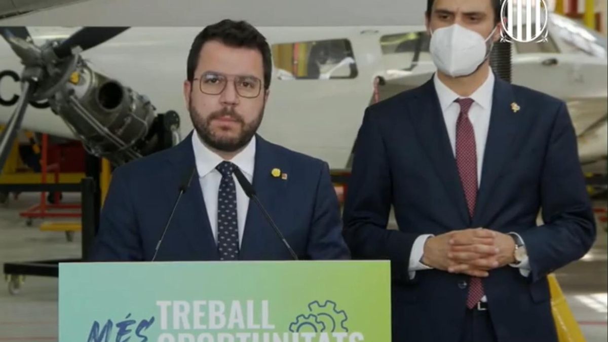 El presidente de la Generalitat, Pere Aragonès, y el conseller de Empresa y Trabajo, Roger Torrent, este jueves en rueda de prensa