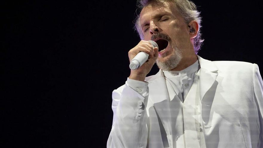 Miguel Bosé dio bambú en el inicio de su gira española