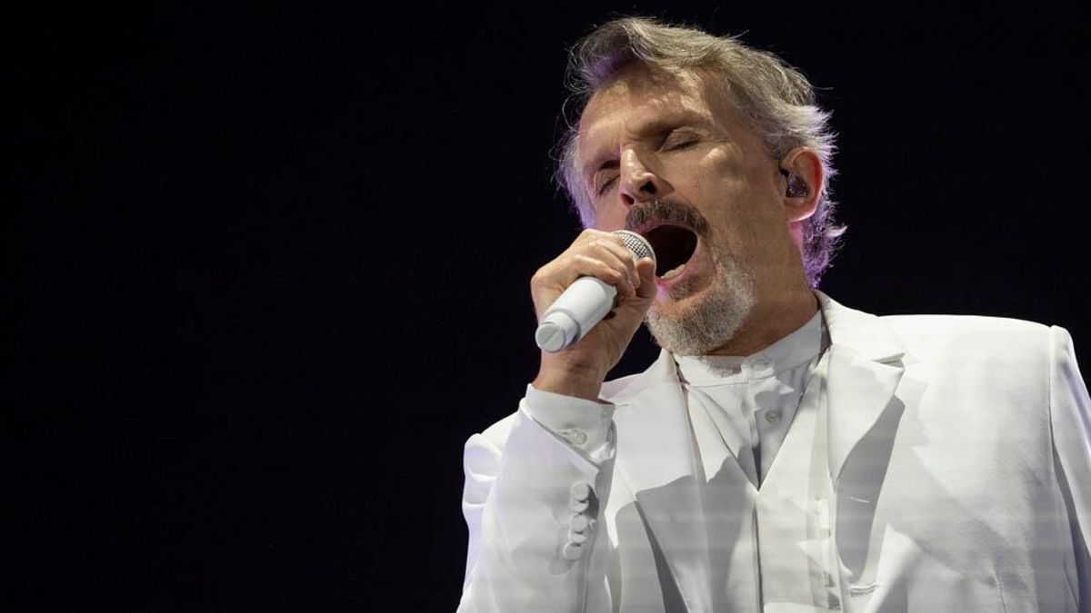 Miguel Bosé dio bambú en el inicio de su gira española