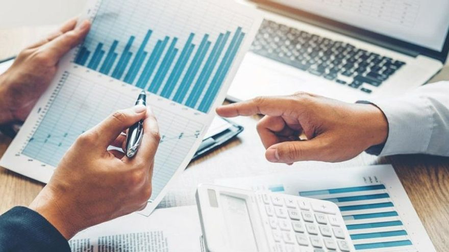 El riesgo país superó los 1.600 puntos mientras los dólares financieros moderan sus bajas