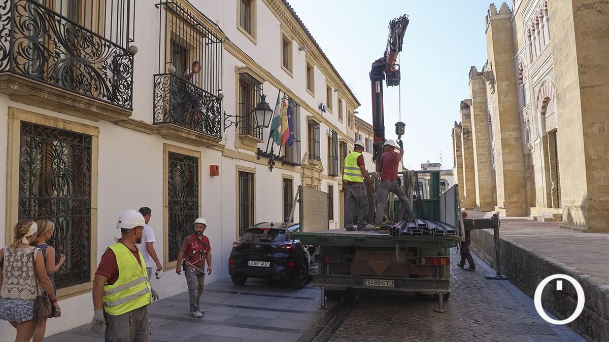 Comienzan los trabajos de restauración en la capilla incendiada en la Mezquita Catedral