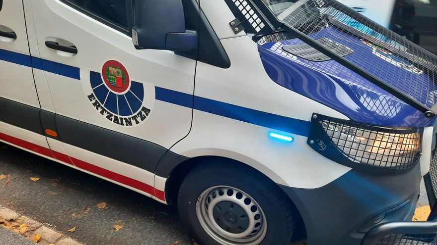 Fallece en una ambulancia un hombre tras ser detenido por la Ertzaintza y la Policía Local de Astigarraga