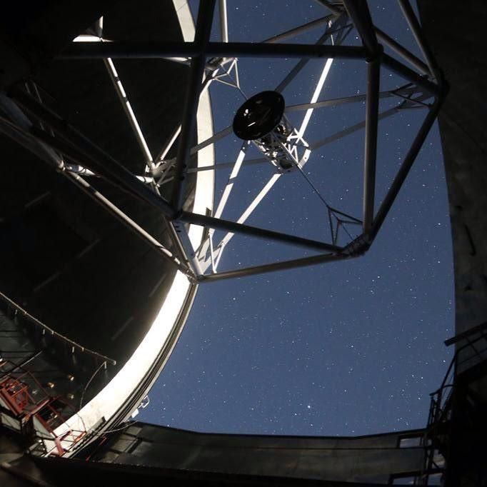 Gran Telescopio Canarias (Grantecan o GTC),  con la cúpula abierta, en el Observatorio del Roque de Los Muchachos, en las cumbres de Garafía.