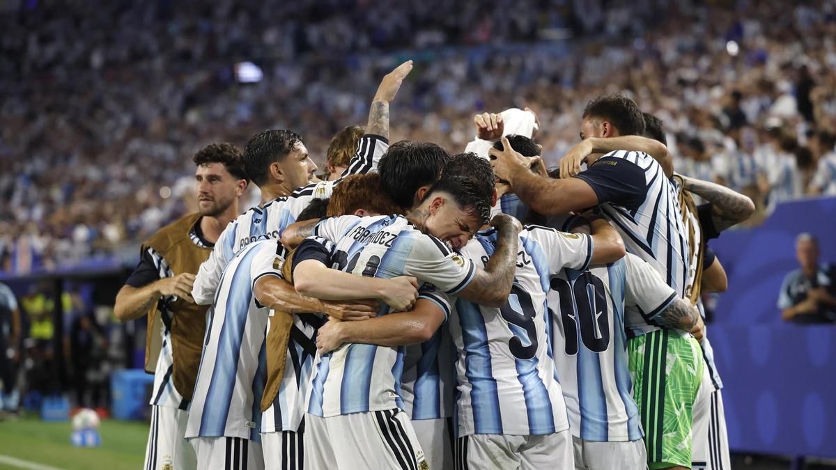 Argentina se clasificó a octavos del Mundial