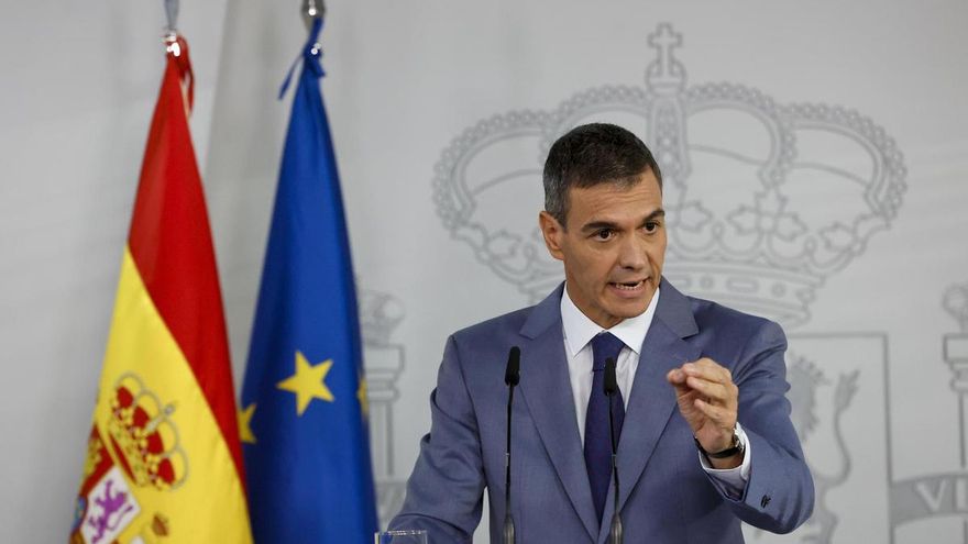 El presidente del Gobierno, Pedro Sánchez, comparece en rueda de prensa tras la reunión del Consejo de Ministros, este martes en el Palacio de la Moncloa.