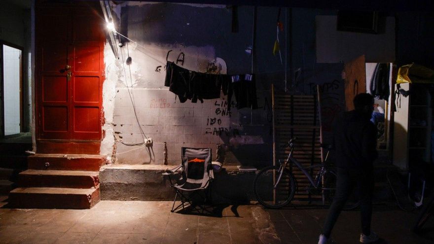 Barcelona desaloja un local público ocupado por 37 migrantes irregulares que se quedan sin techo