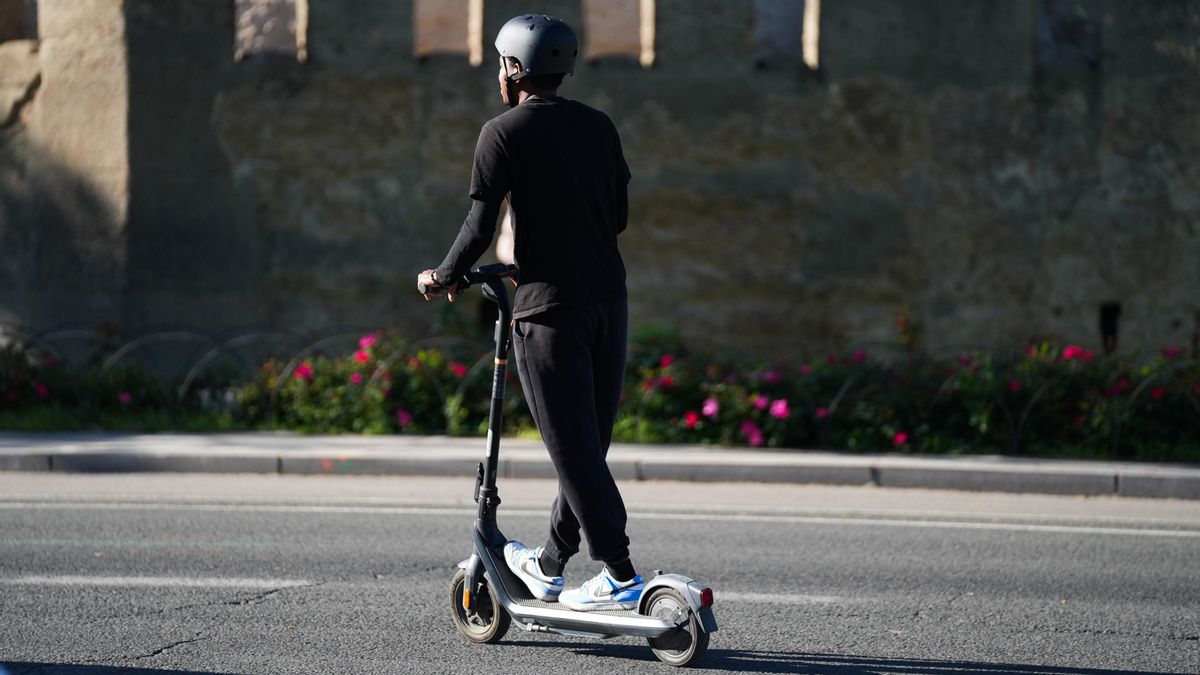 Renfe permitirá volver a subir patinetes eléctricos al tren, excepto en Catalunya y el País Vasco