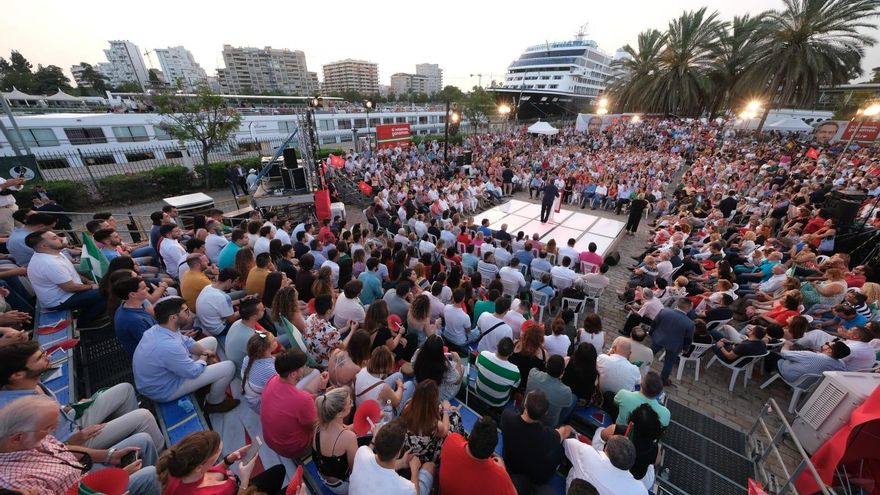 Aspecto que presentaba el acto de cierre socialista en el Muelle de las Delicias.