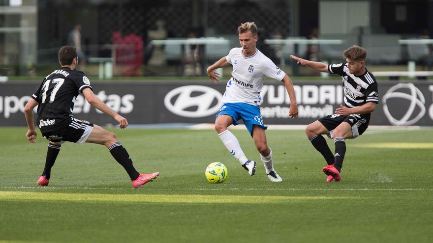 Sergio González seguirá en el Tenerife tras acordar el traspaso con el Cádiz