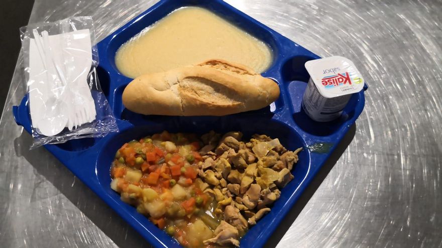 Ración de comida en el campamento de Las Raíces, Tenerife