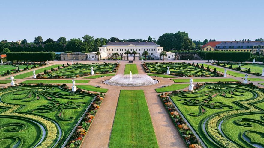 El palacio con uno de los jardines barrocos más grandes de Europa y que es el origen alemán de la actual familia real británica