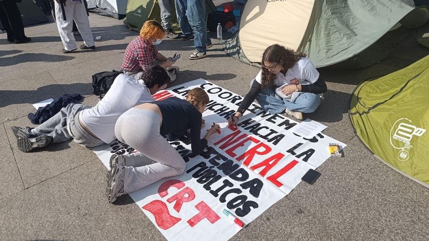 El quién es quién de Sol, donde más de 40 colectivos integran la acampada entre miles de manifestantes