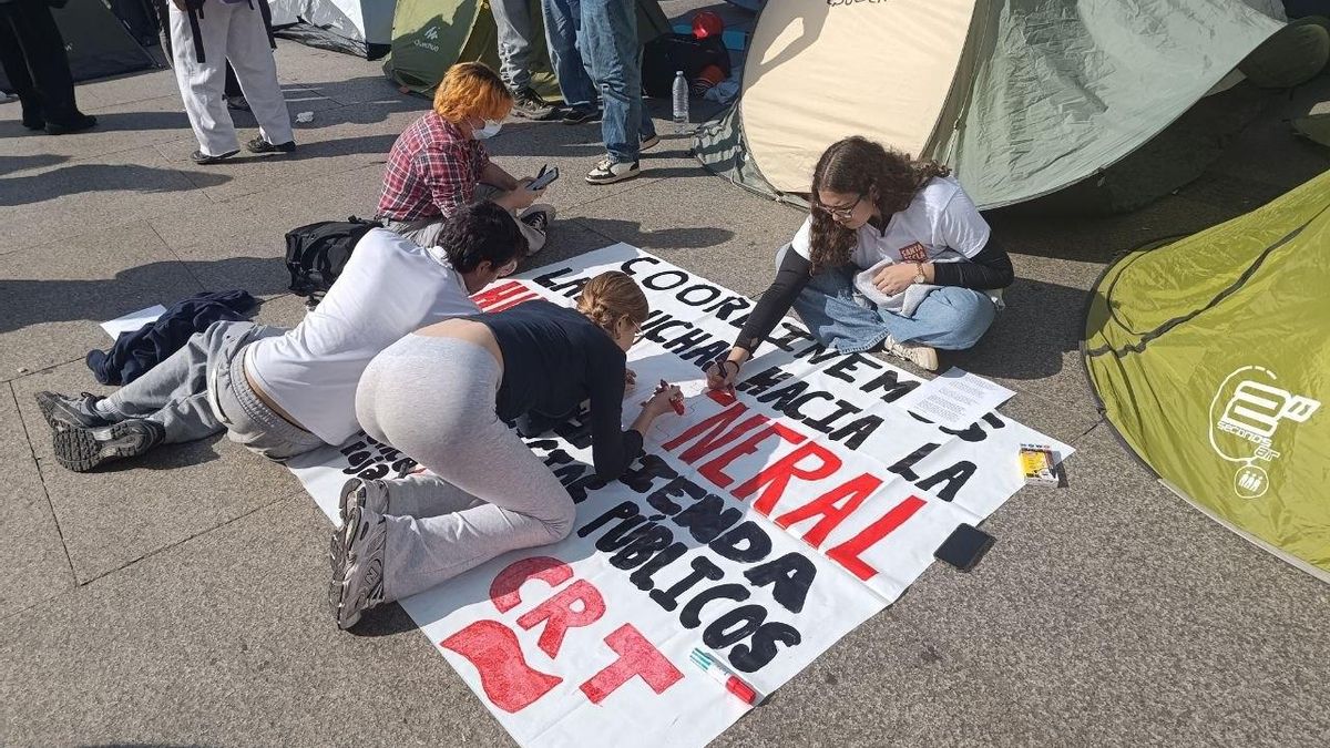 El quién es quién de Sol, donde más de 40 colectivos integran la acampada entre miles de manifestantes