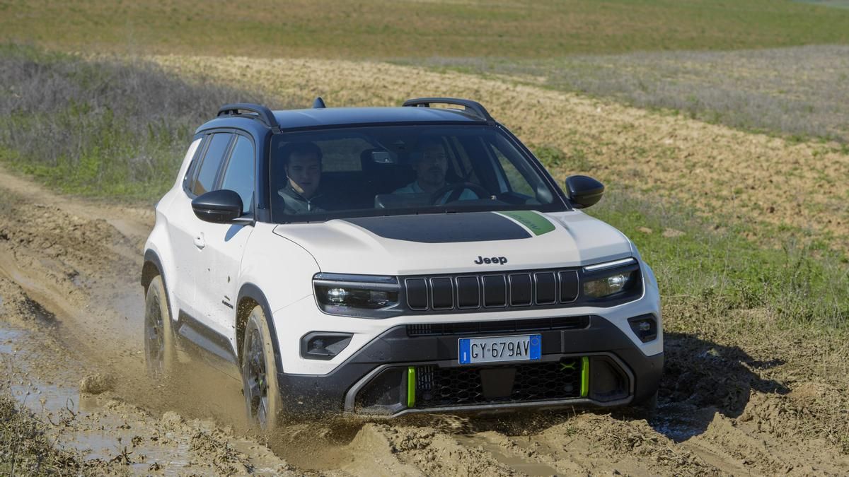 Hibridación ligera y tracción total, los nuevos activos del Jeep Avenger