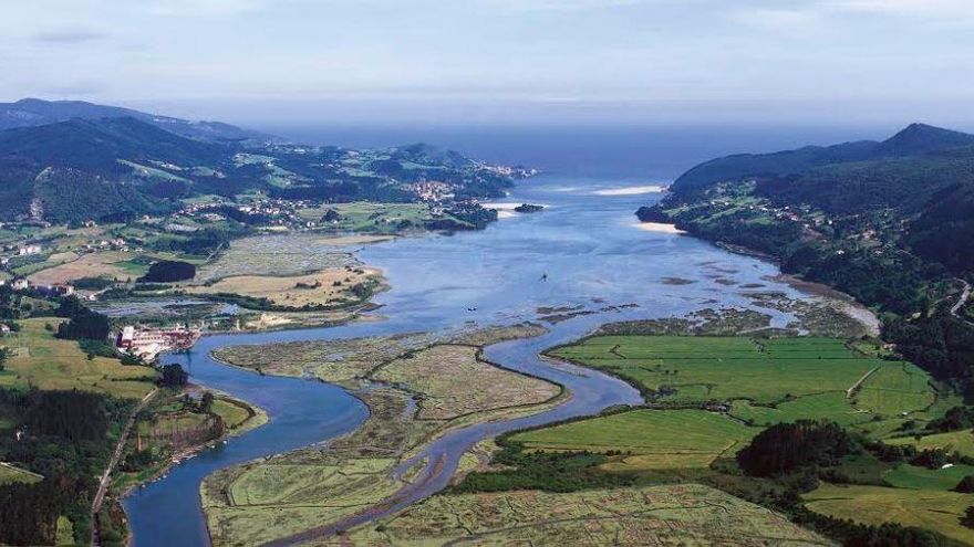 El consejero de Turismo afirma que Euskadi es un "destino seguro" y no previsto que se pida el pasaporte de vacunación