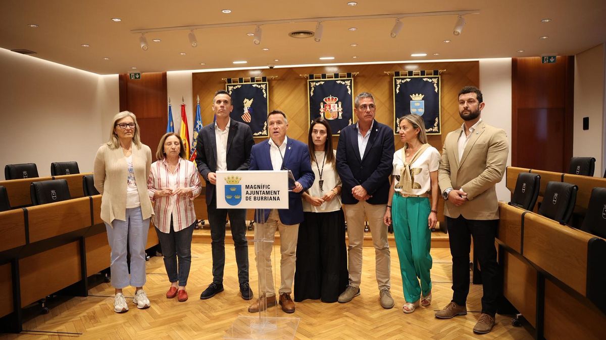 L'alcalde Jorge Monferrer, junt als regidors del PP, ha anunciat la fi del pacte de govern amb Vox.