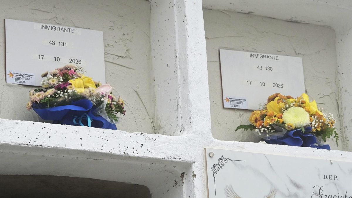 (Entierro de 130 y 131 en el cementerio de El Pinar, en la isla de El Hierro.  FOTO: EFE / Gelmert Finol).