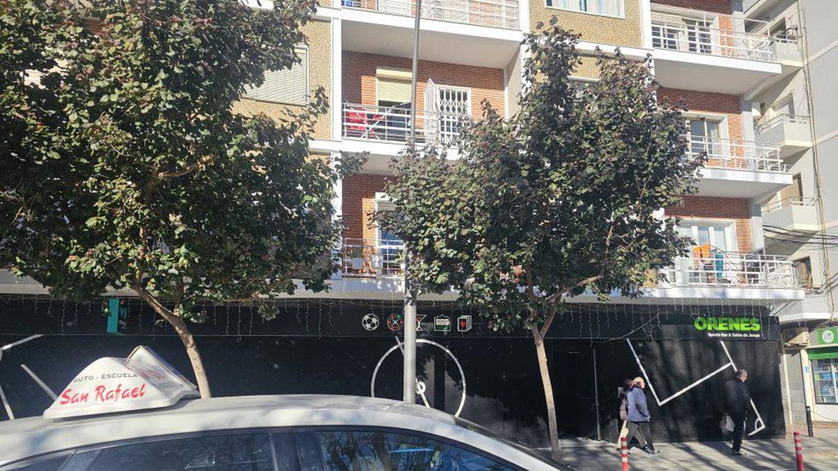 En los barrios de Lorca proliferan los salones de juego, un “foco de adicción” según la concejala del PSOE, Isabel Casalduero.