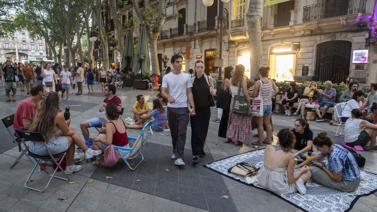 Residentes y turistas han concurrido este miércoles en el Born.