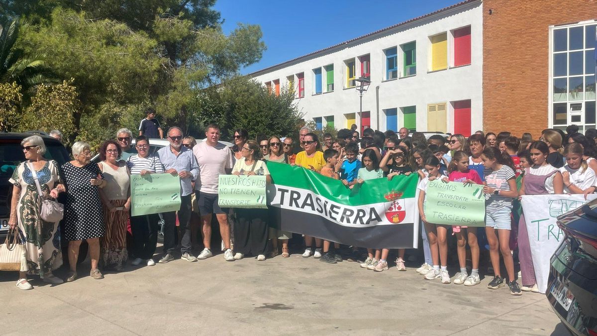 Las empresas del transporte escolar en Extremadura acusan ahora a la Junta de mentir e "intimidar"