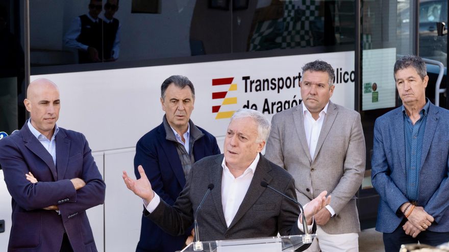 Decenas de alcaldes se plantan ante el nuevo contrato de bus del Gobierno de Azcón: “Los viajeros están aborrecidos”