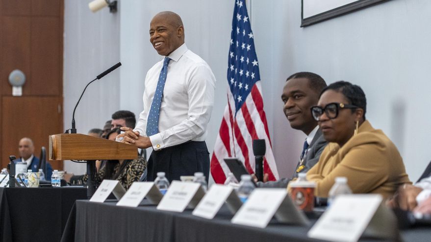 El alcalde de Nueva York encabeza una oración por las víctimas en República Dominicana