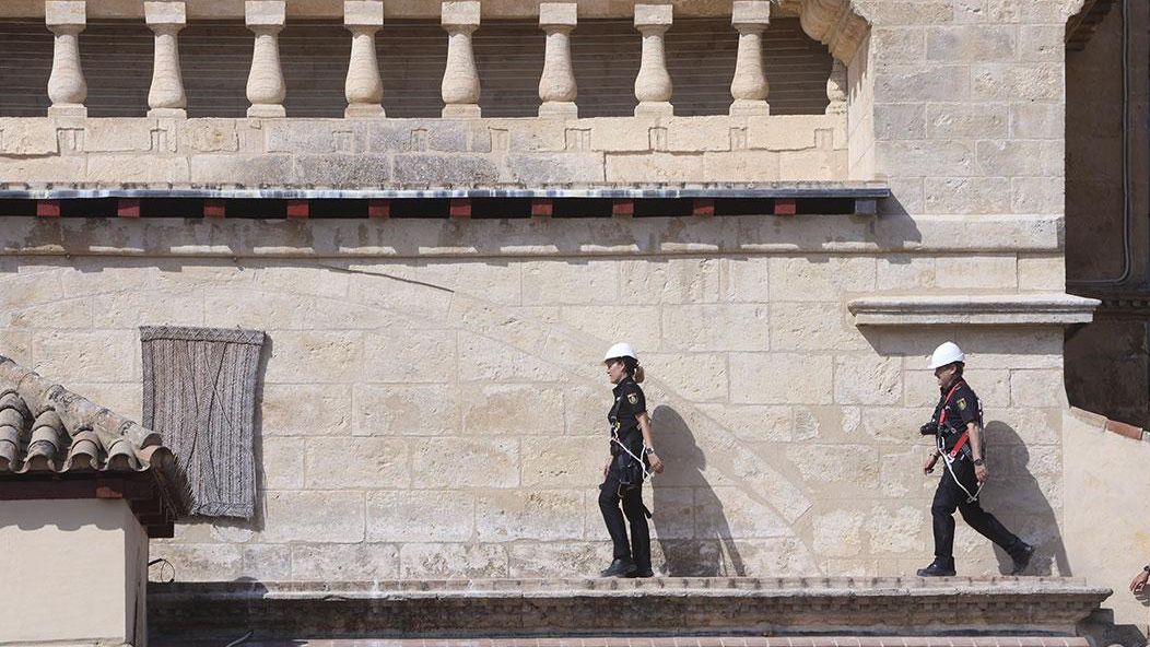 La Policía apunta a la batería de una barredora como el origen del incendio en la Mezquita de Córdoba