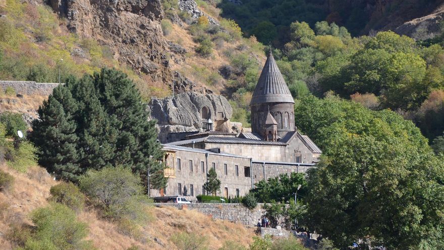 Monasterio de Geghard, uno de los patrimonios mundiales armenios.