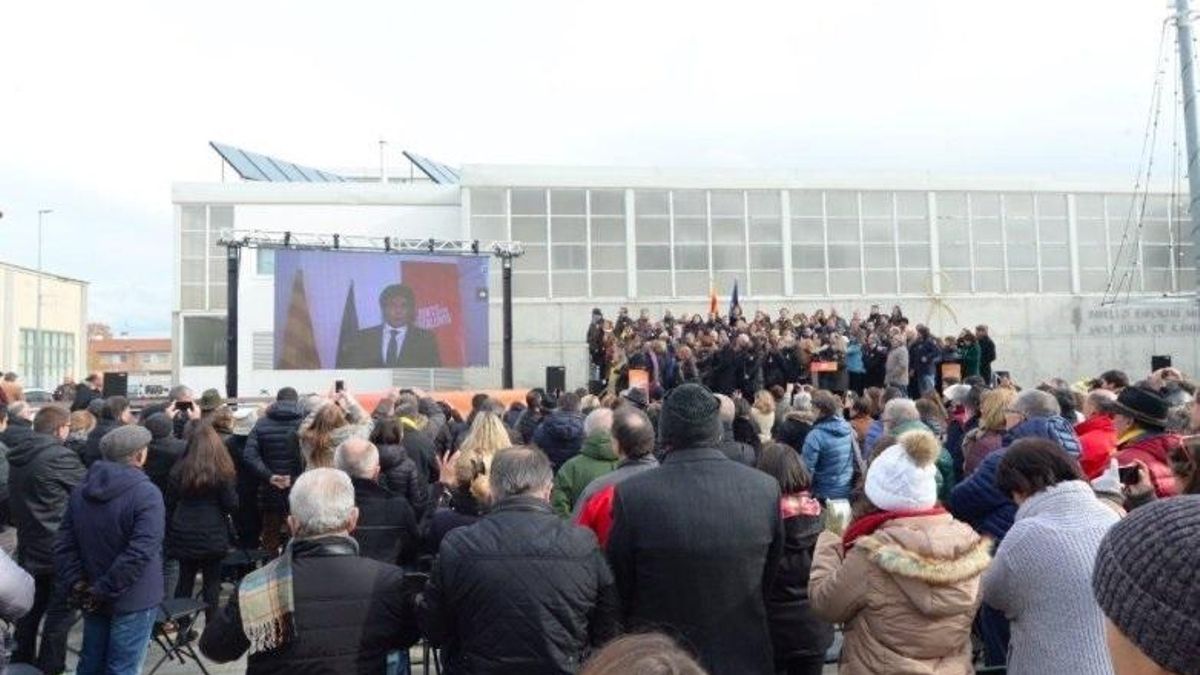 Puigdemont (JuntsxCat) pide encarar el 21-D como "segunda vuelta" del referéndum