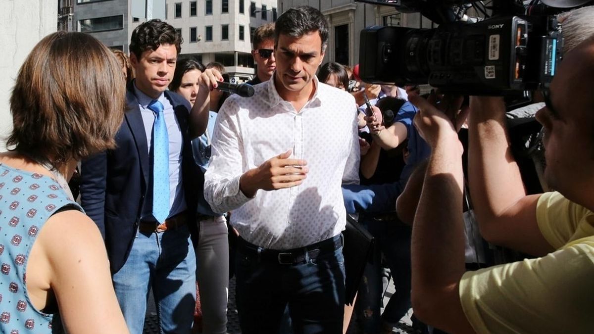 Pedro Sánchez, llegando a Ferraz
