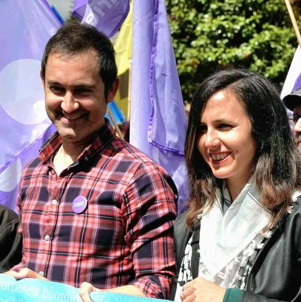 Diego Ruiz de la Peña junto a Ione Belarra, en un acto en Asturias.