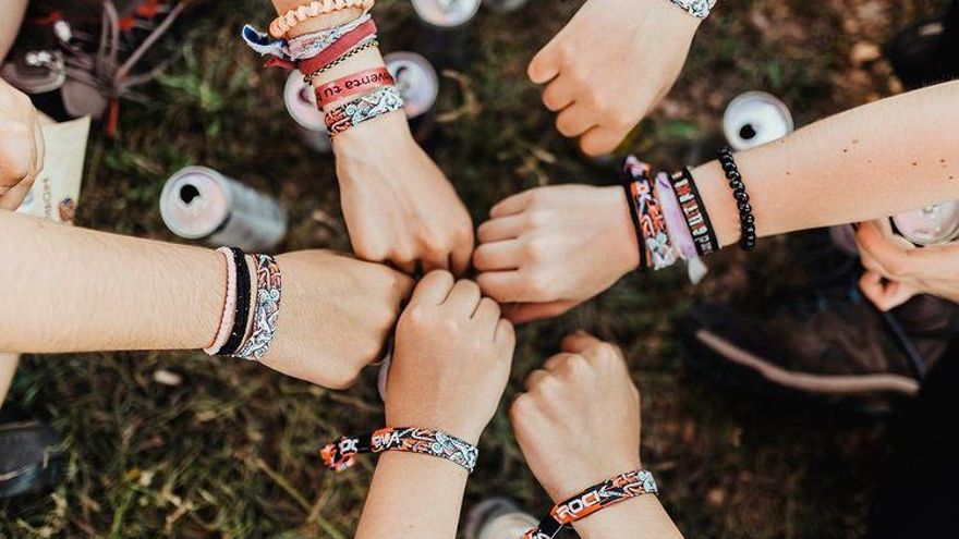 El Viña Rock se olvida de los 'tokens' y ahora se podrá pagar de forma electrónica con una pulsera en las barras
